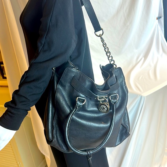 Michael Kors Black leather shoulder /handbag with Silver hardware - Picture 9 of 14